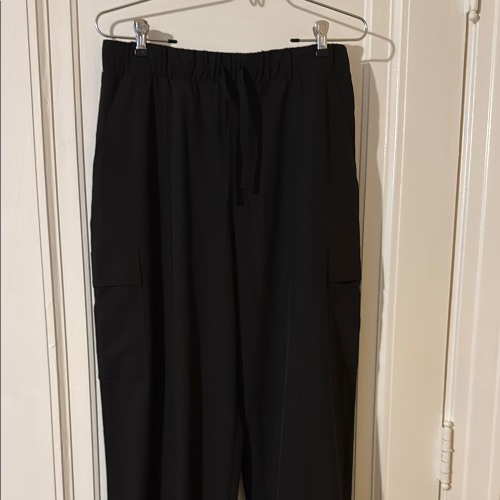 GapFit Black Cargo Pants